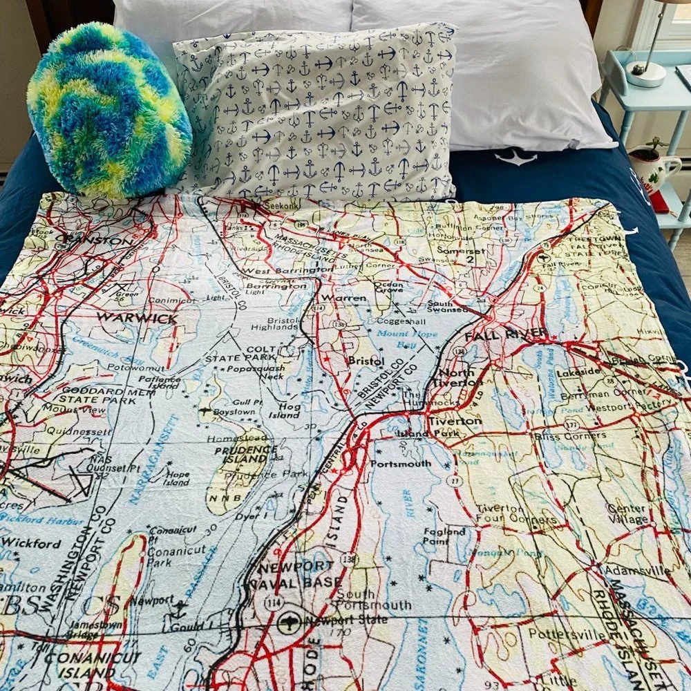 NEW without TAGS PLUSH South Eastern Massachusetts Blanket